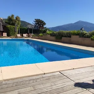 Loup Castel Boutique Bed & Breakfast