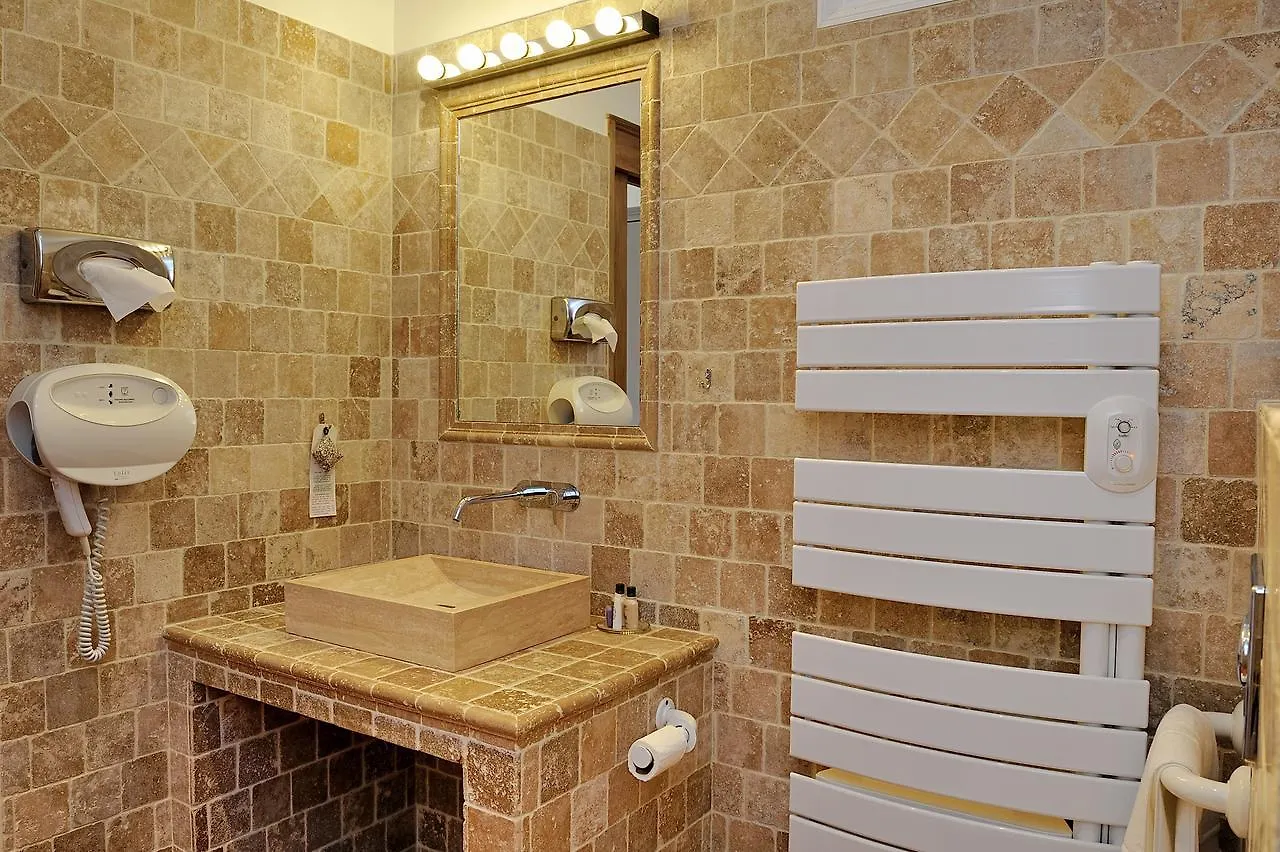 Charembeau Hotel Forcalquier 3*,