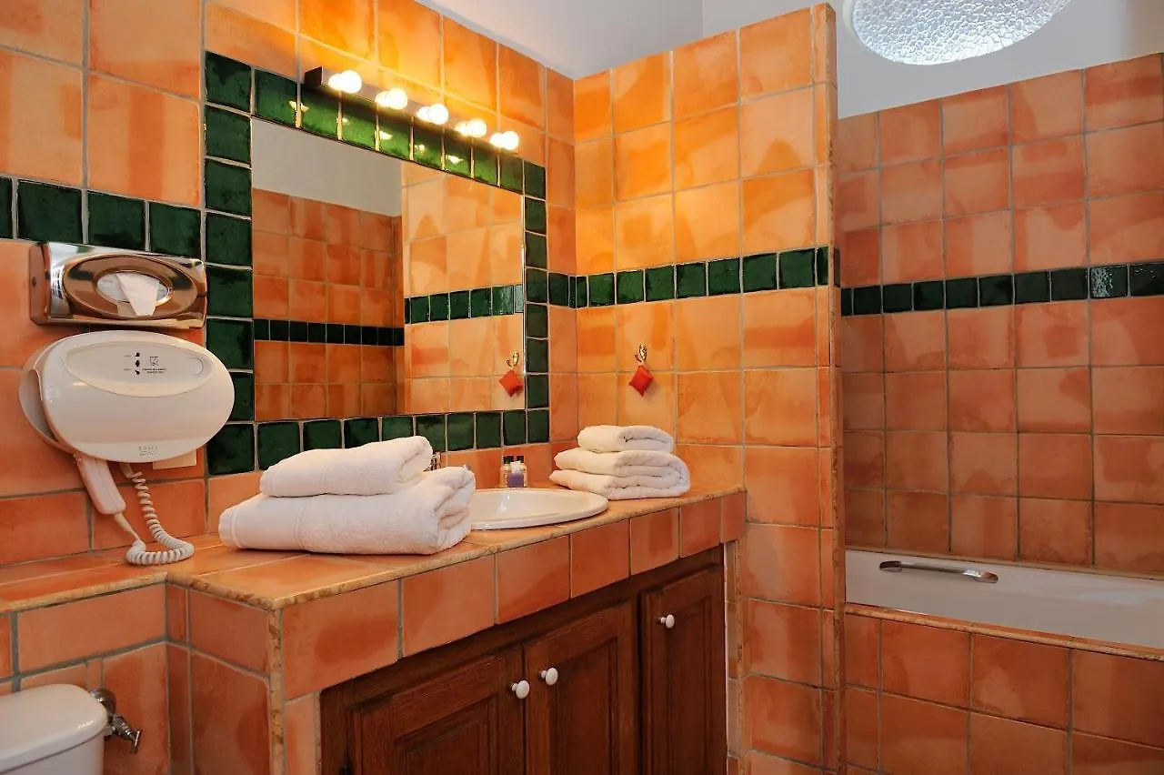 Charembeau Hotel Forcalquier 3*,  France